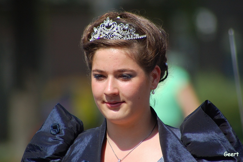 Richelle Geelen als koningin tijdens optocht OLS 2007 in Nederweert.  foto:Geert Stevens van UtKlikt